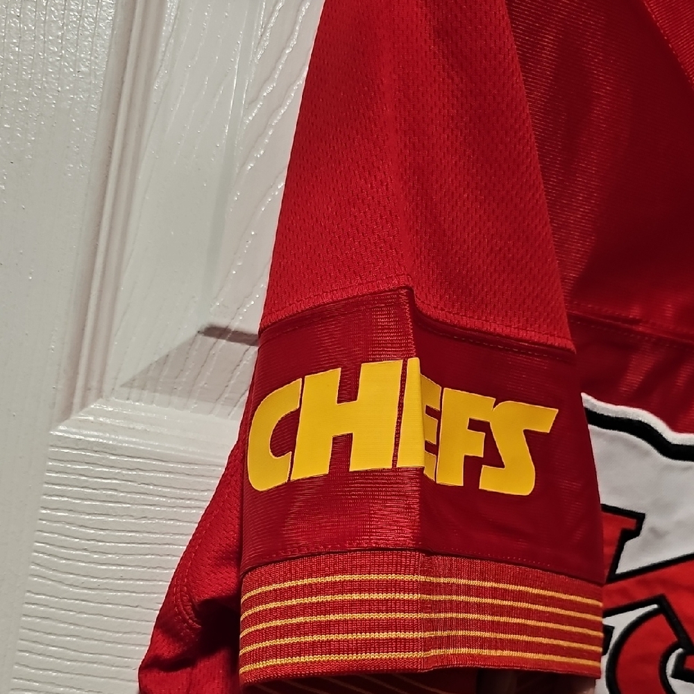 Women's Red Chiefs Jersey (Stitching/Sewing Defect) - Picture 6 of 9